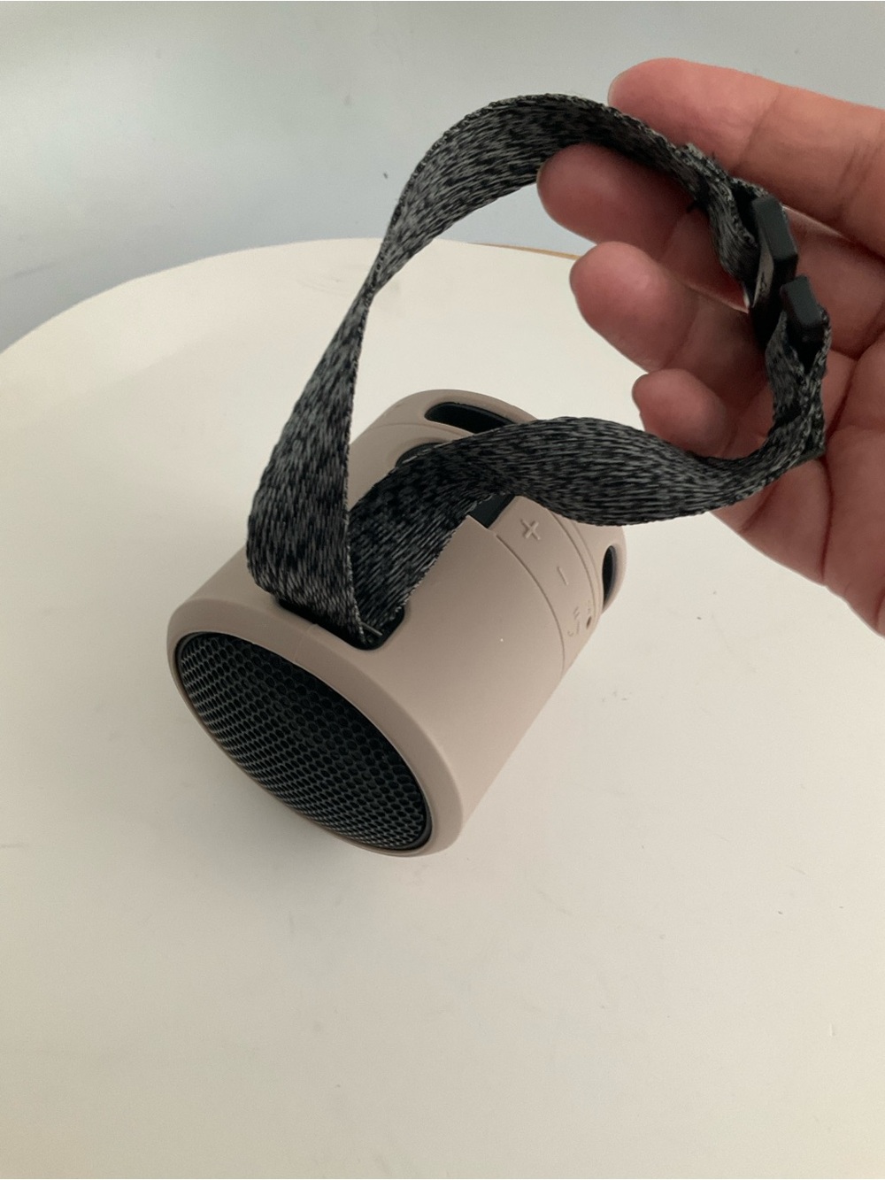 Sony Black Portable Bluetooth Speaker w/ Taupe Silicone Cover Case and cable - Picture 6 of 9